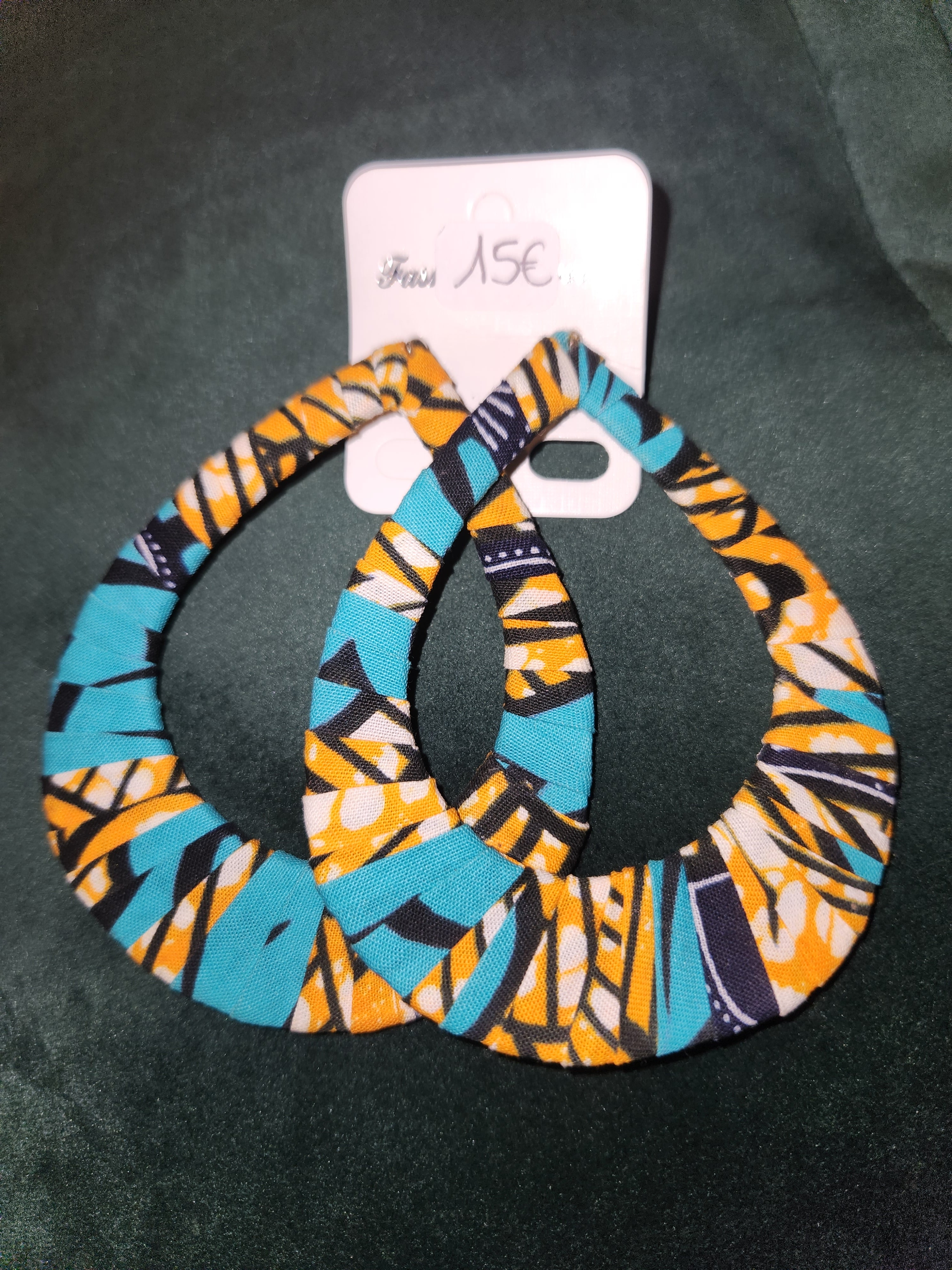 Les boucles d'oreilles en wax / Légères et Elégantes