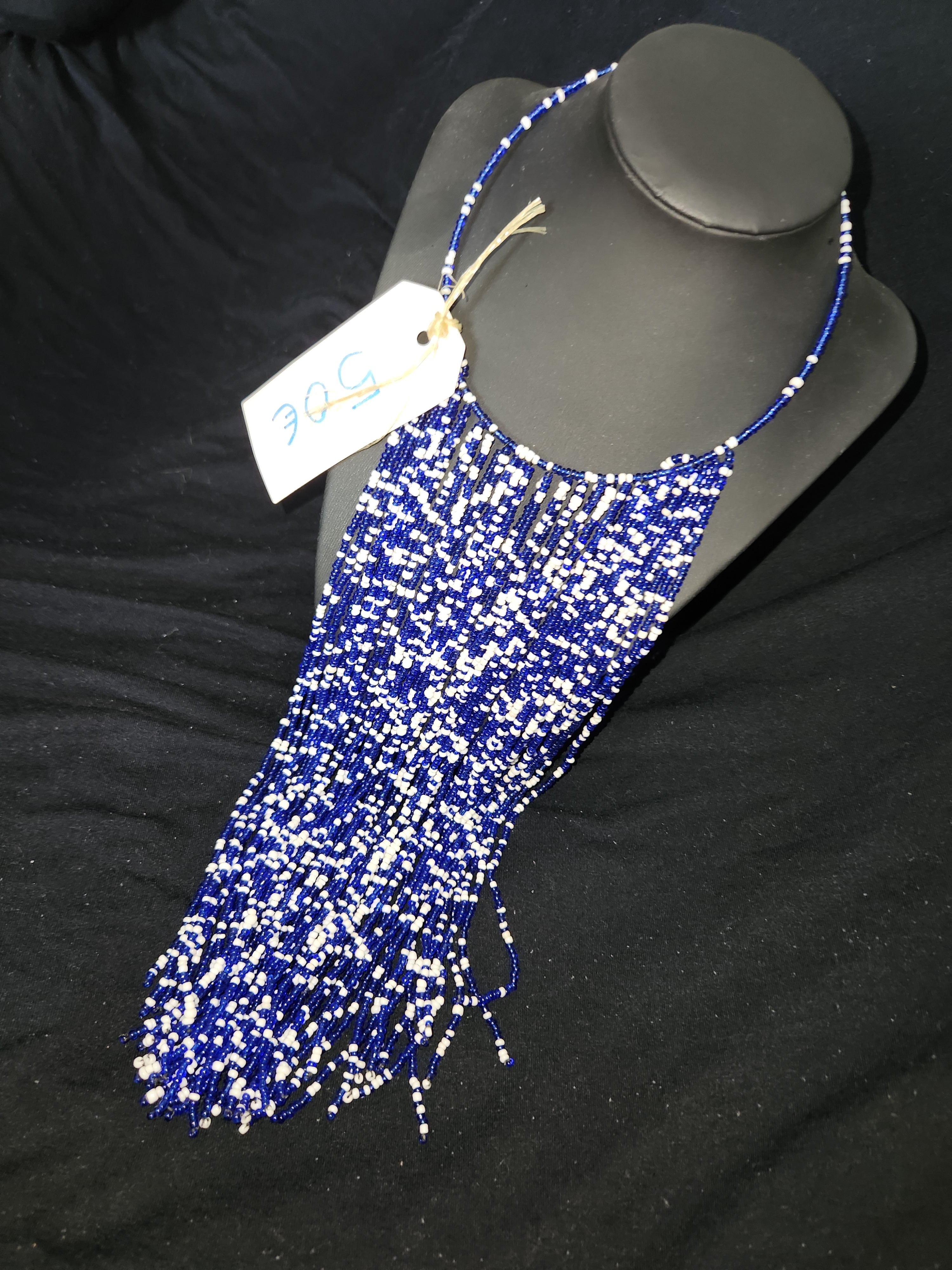 Collier Perlé Bleu / Elégance et Artisanale