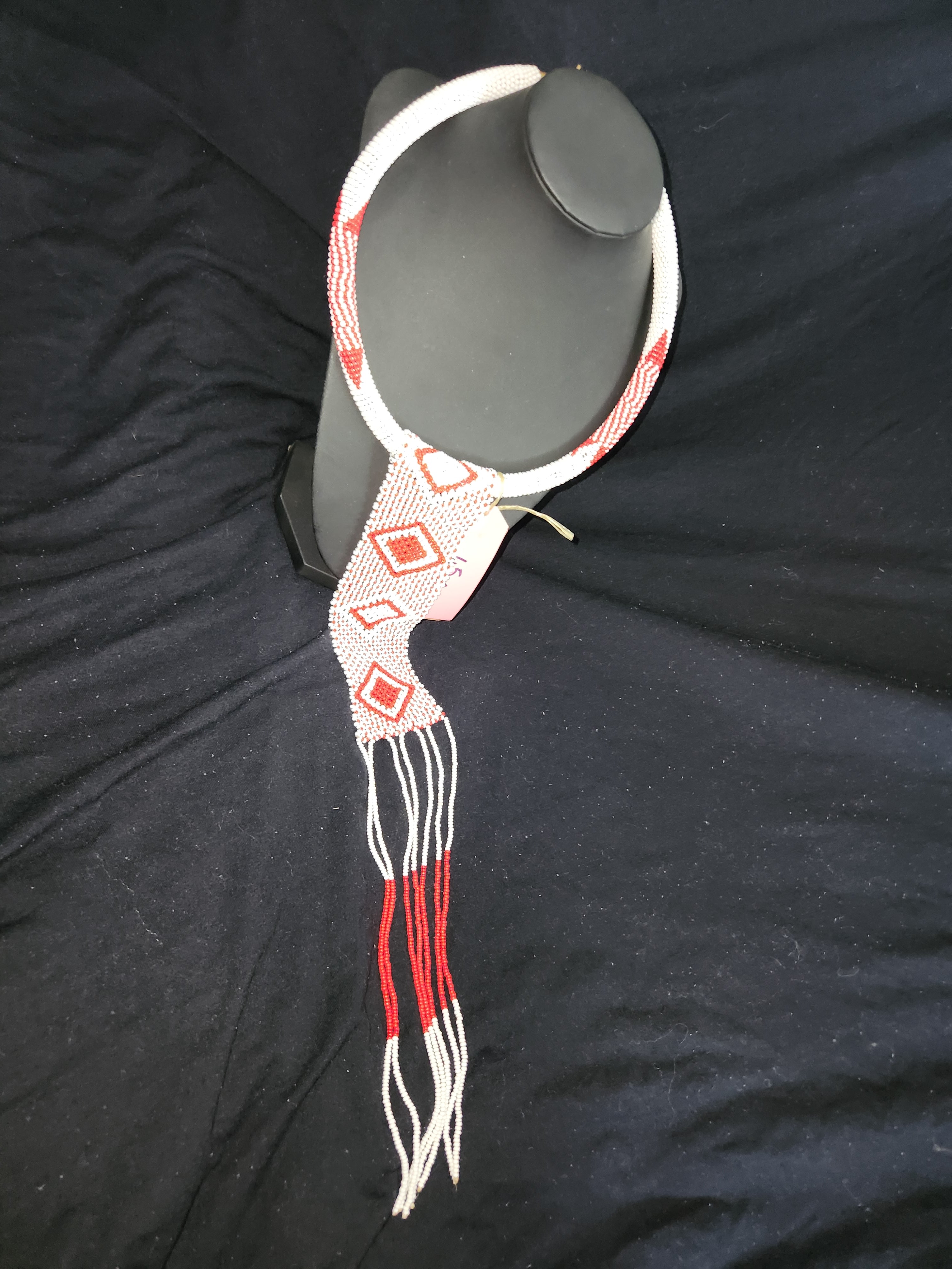 Collier Africain Blanc et Rouge - Elégance Minimaliste