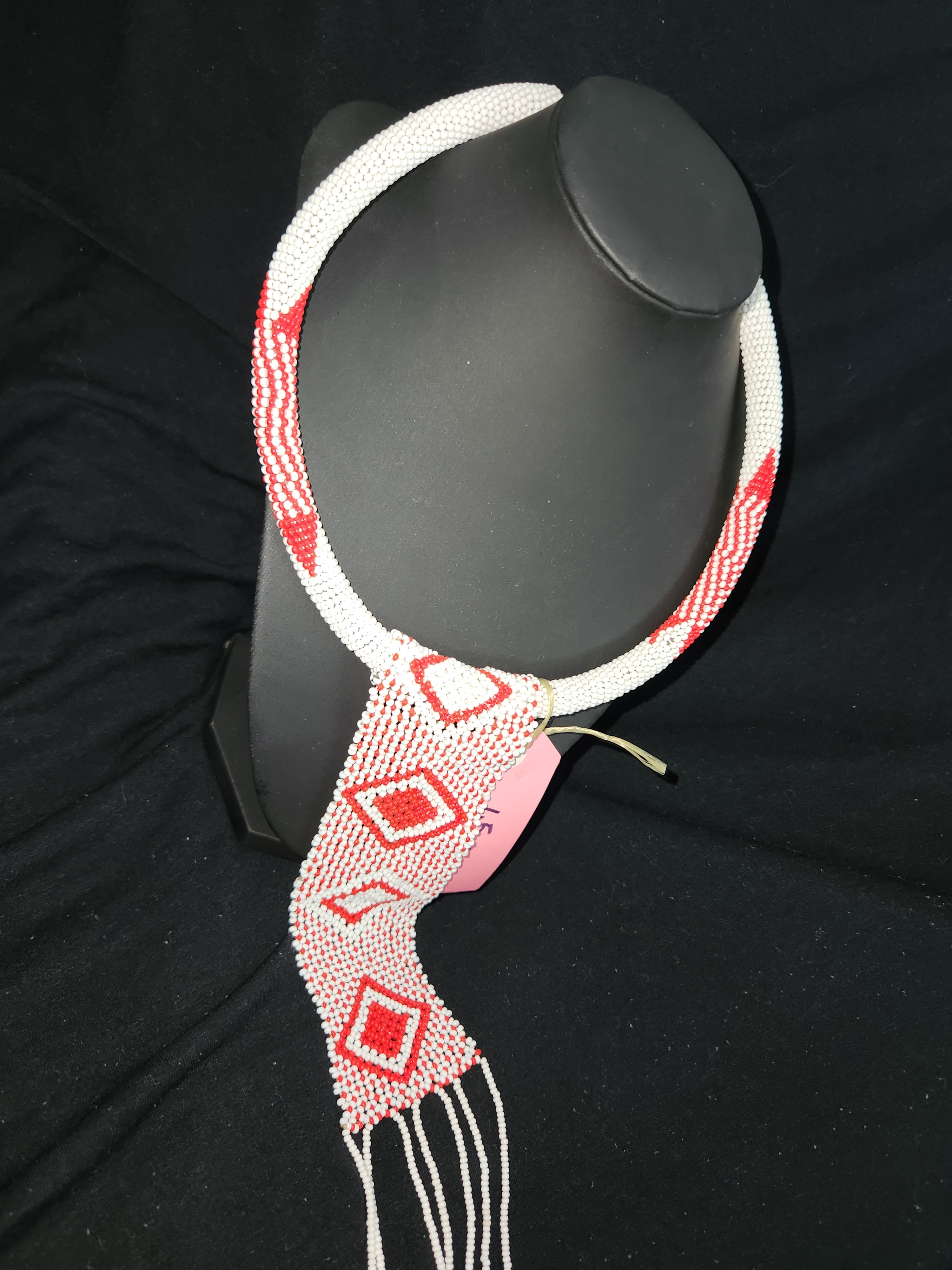 Collier Africain Blanc et Rouge - Elégance Minimaliste