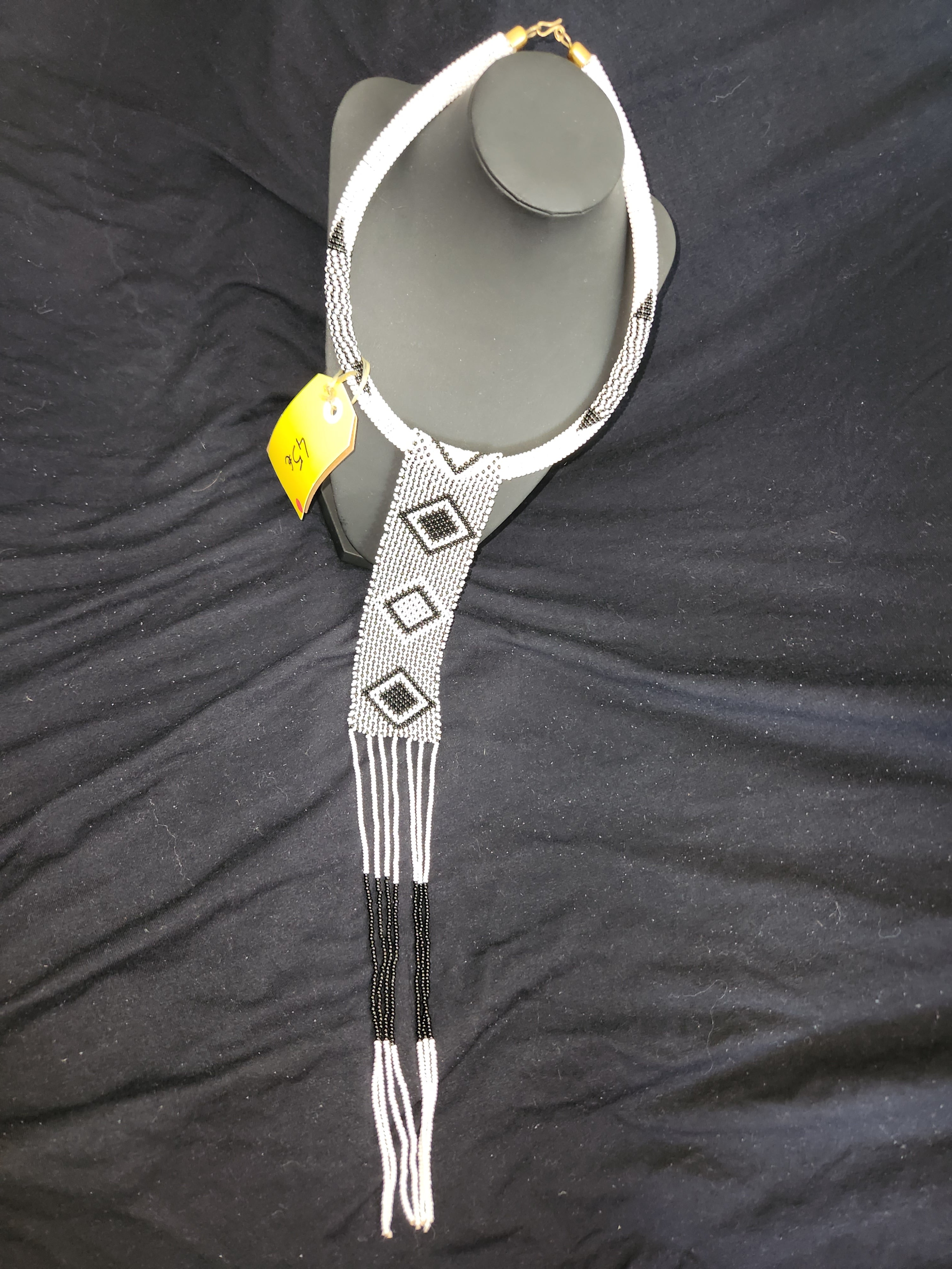 Collier Africain Blanc et Noir - Elégance et Minimaliste