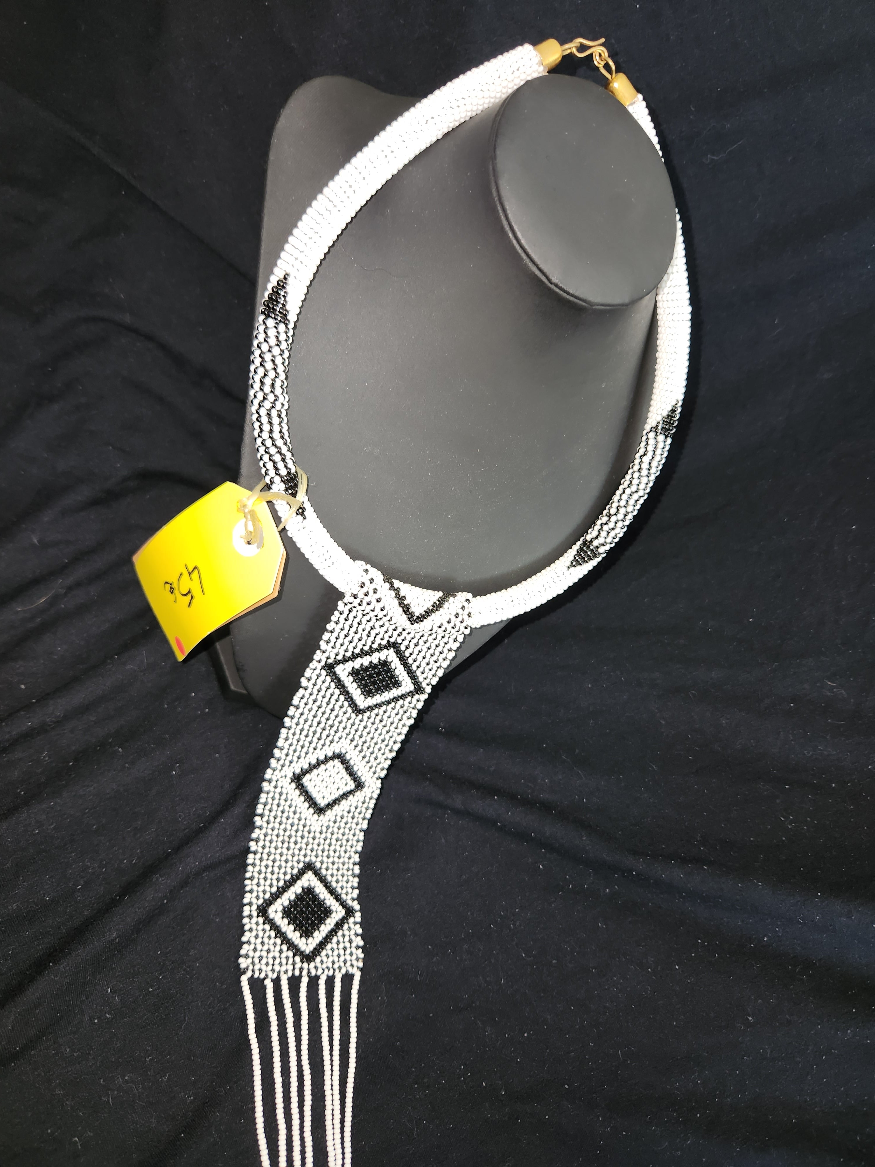 Collier Africain Blanc et Noir - Elégance et Minimaliste