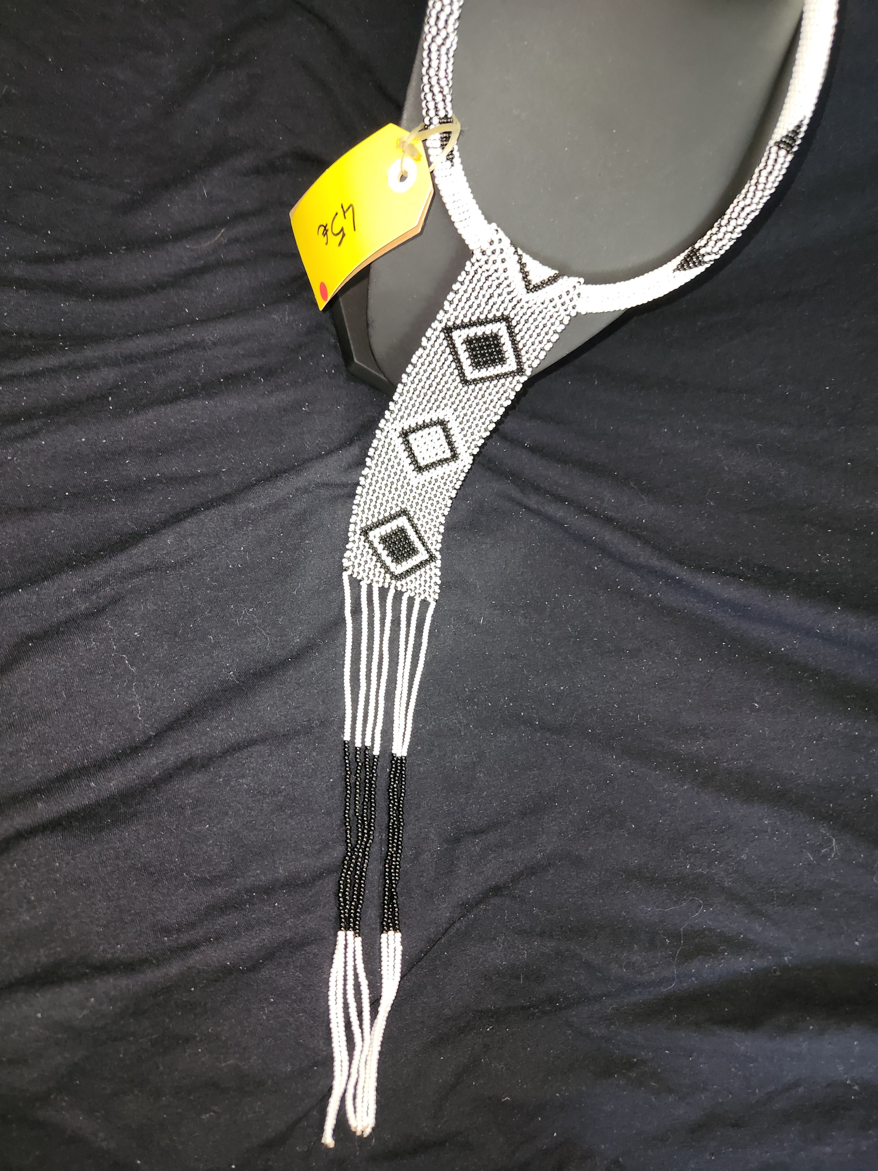 Collier Africain Blanc et Noir - Elégance et Minimaliste