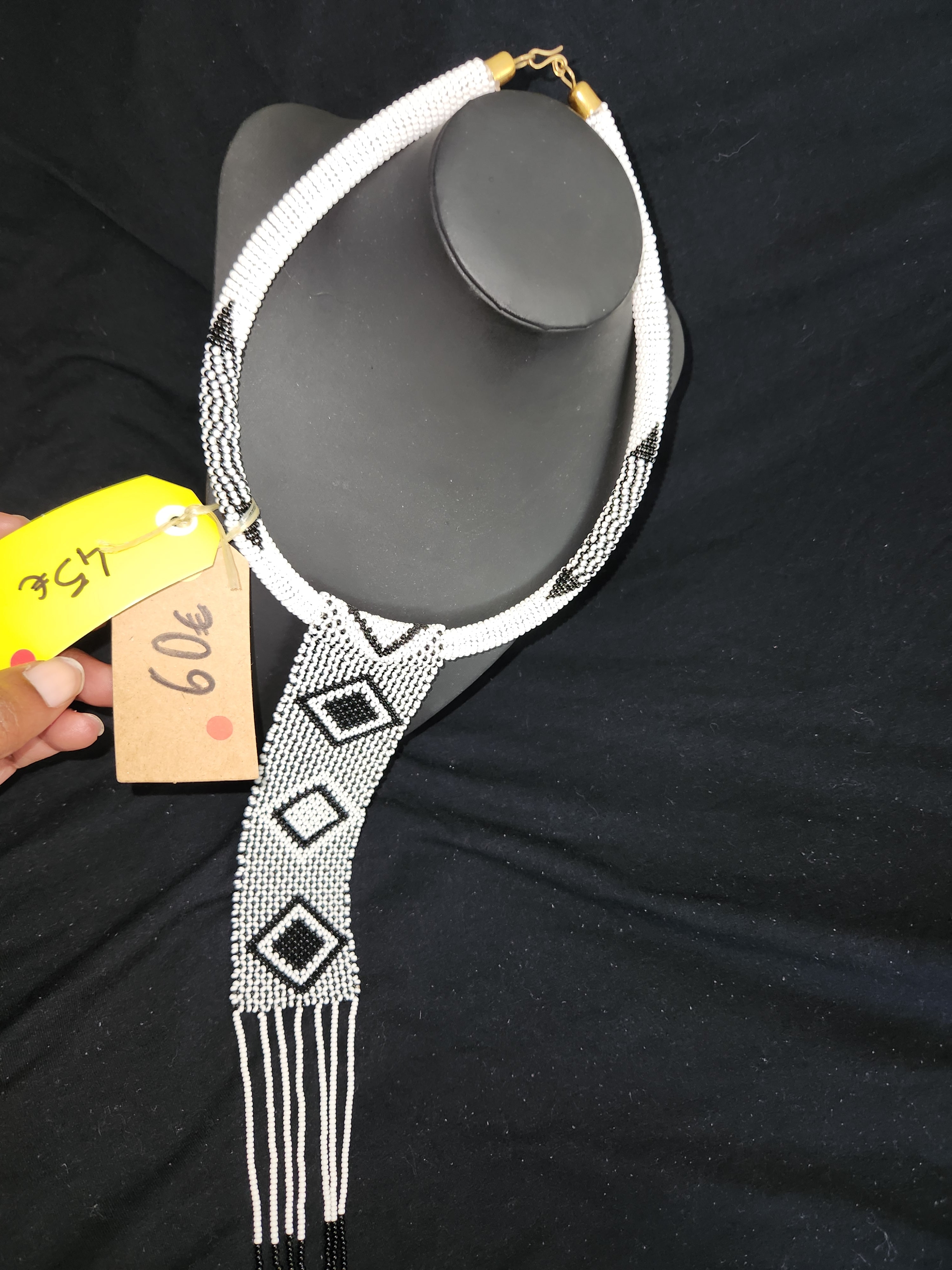 Collier Africain Blanc et Noir - Elégance et Minimaliste