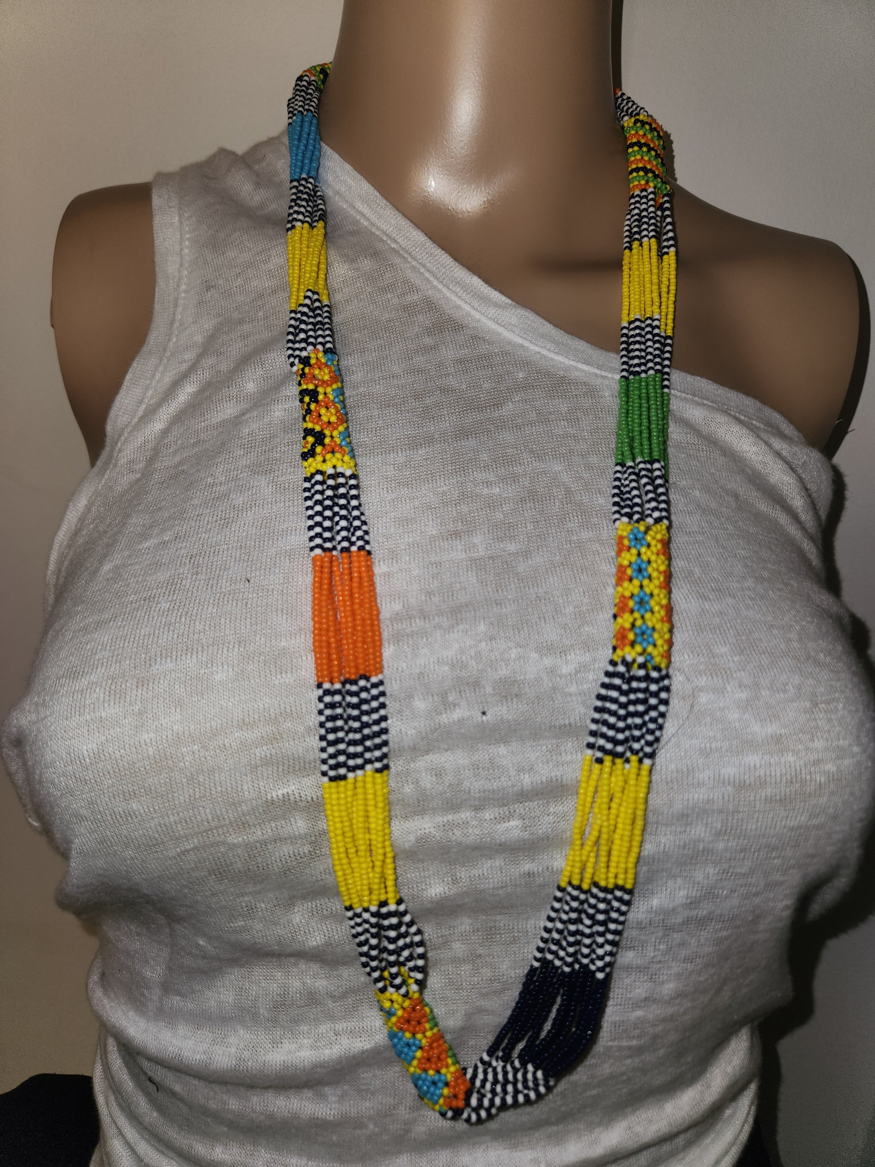 Collier Massai multicolore - Elégance ethnique intemporelle
