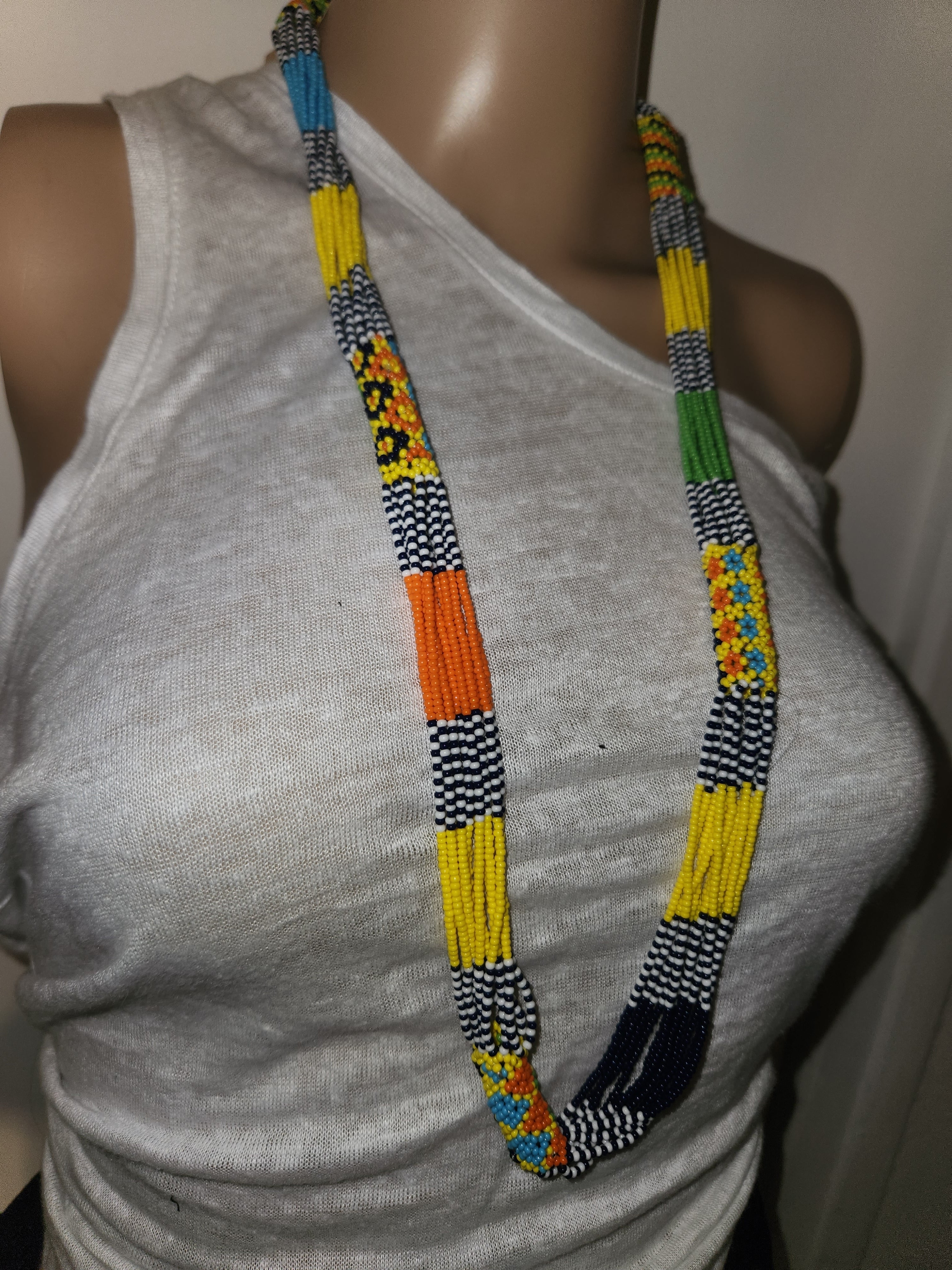 Collier Massai multicolore - Elégance ethnique intemporelle