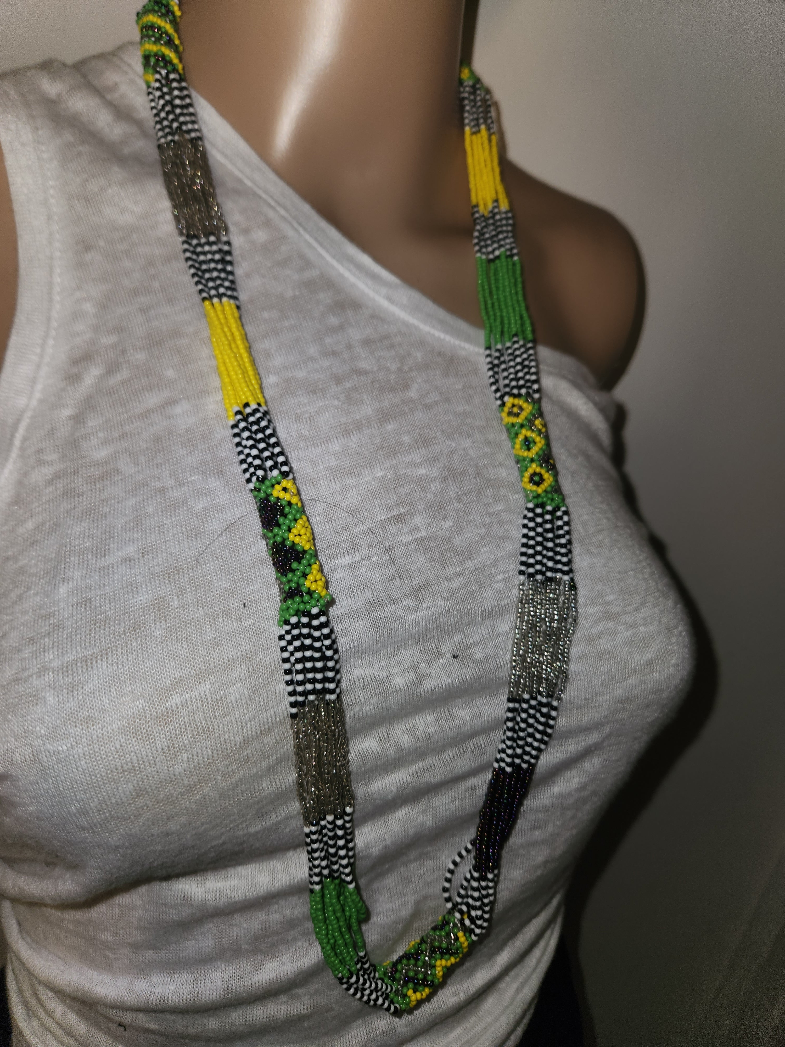 Collier Massaï multicolore - Elégance ethnique intemporelle