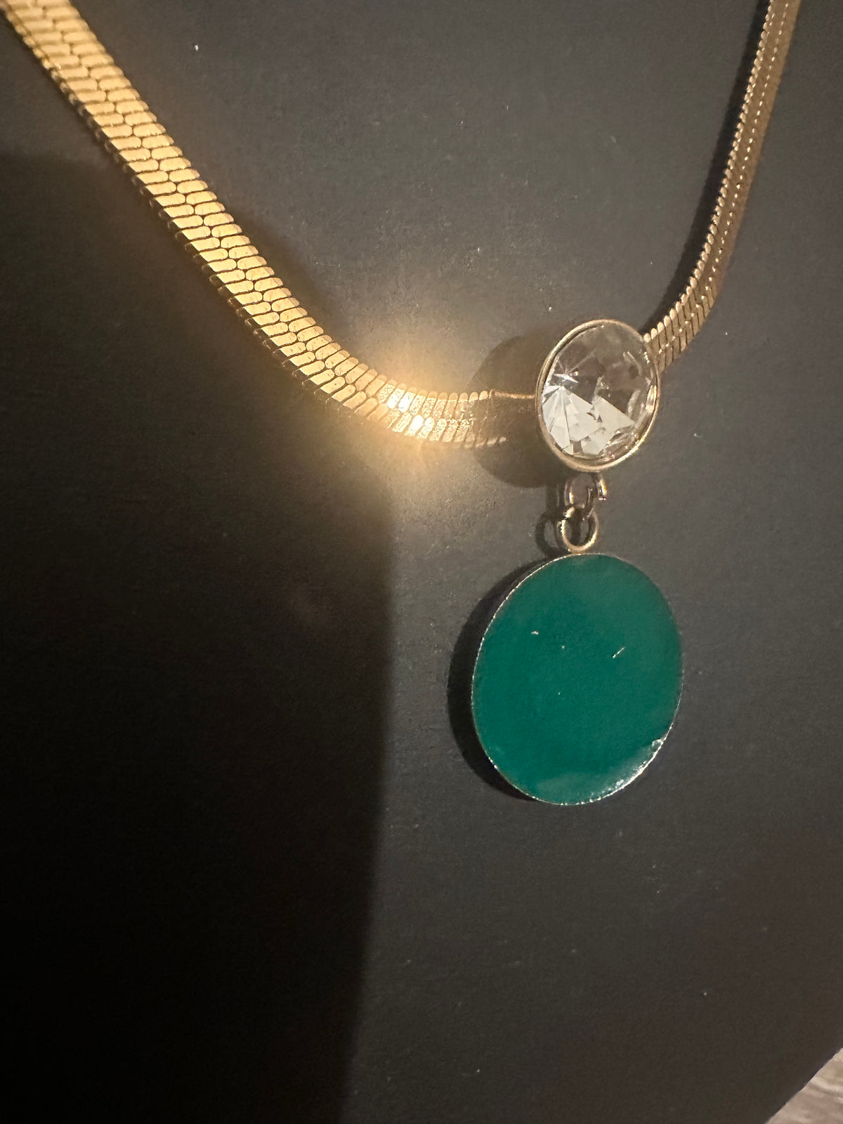 Collier doré "Eclat d'Emeraude"