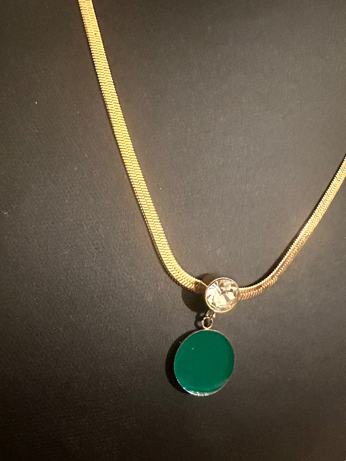 Collier doré "Eclat d'Emeraude"