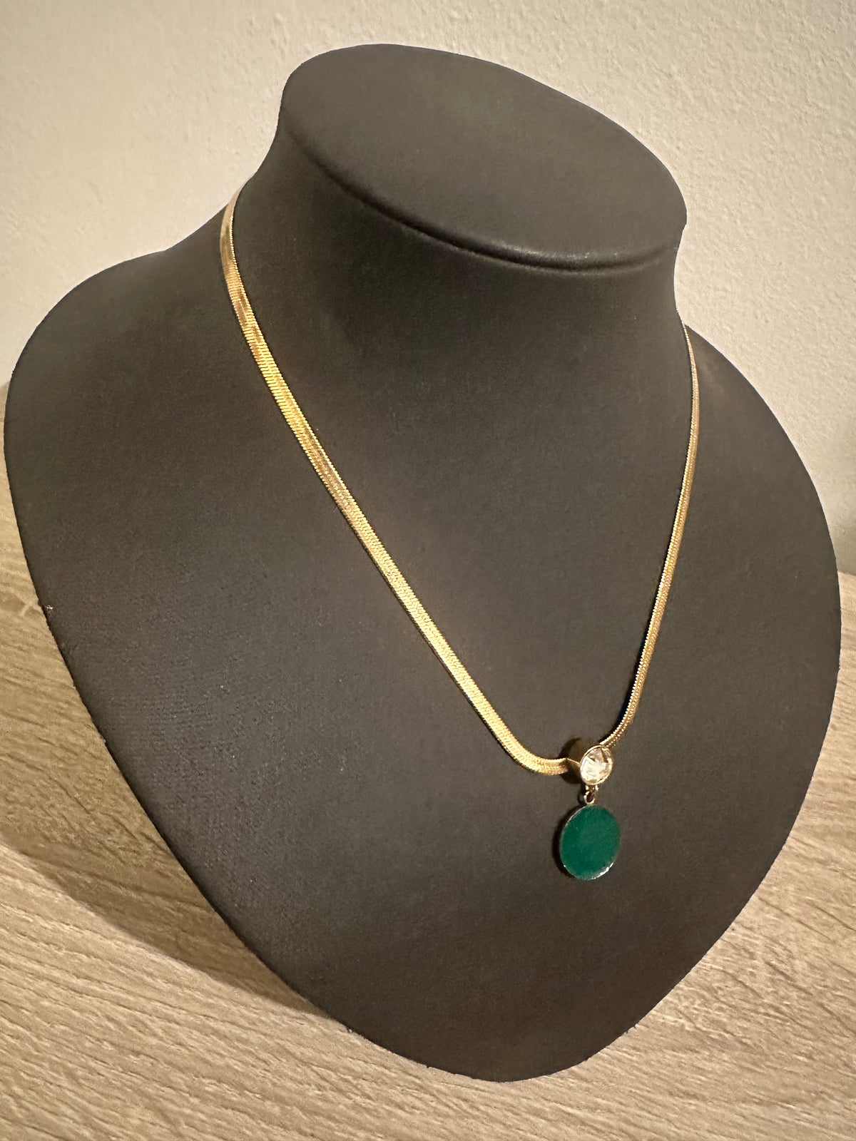 Collier doré "Eclat d'Emeraude"