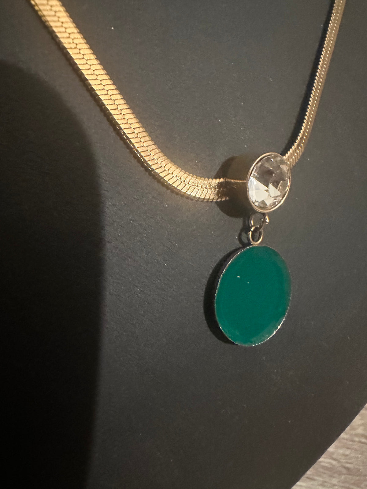 Collier doré "Eclat d'Emeraude"