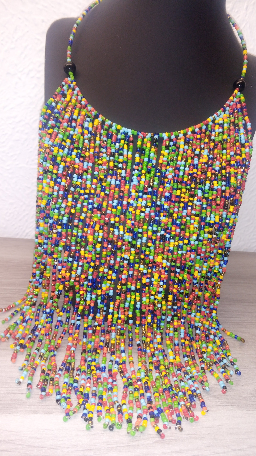 Collier ethnique en perles multicolores