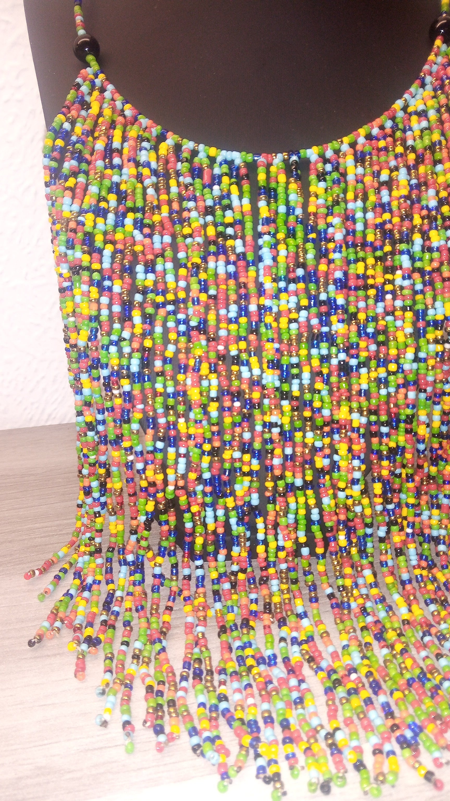 Collier ethnique en perles multicolores