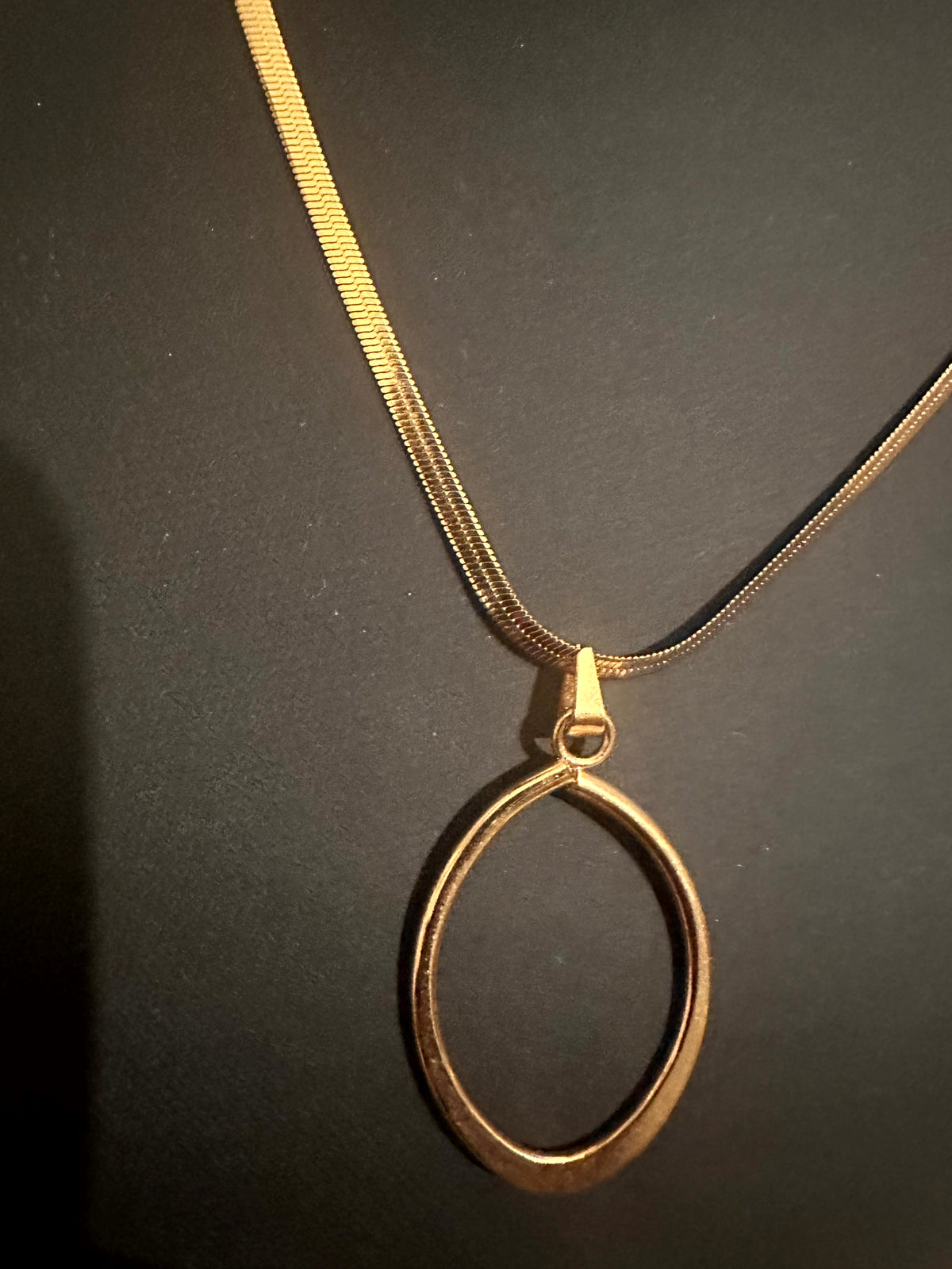 Collier doré - pendentif ovale