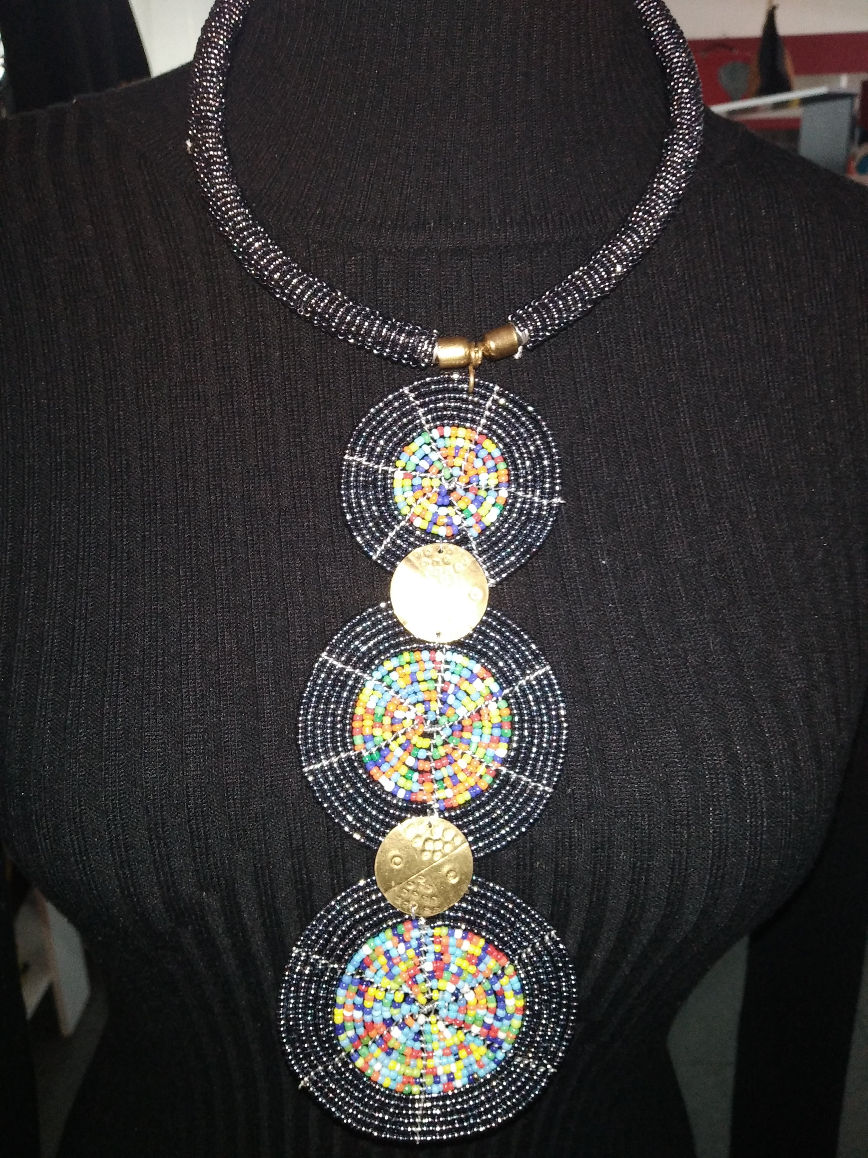 Collier gris anthracite chic