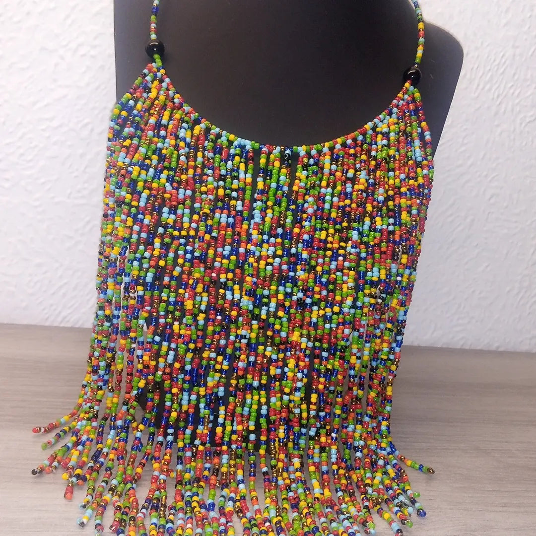 Collier ethnique en perles multicolores